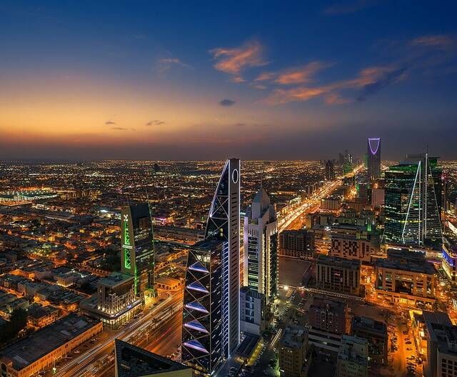 "إس آند بي" تتوقع ارتفاع مساهمة الأنشطة غير النفطية بالاقتصاد السعودي إلى 57%