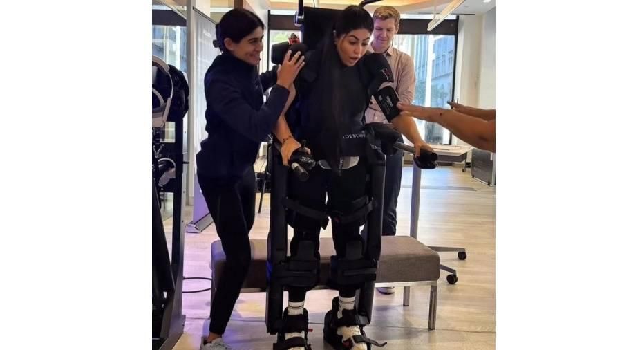 بعد 10 سنوات من الشلل.. اللبنانية جيسيكا طويل تقف على قدميها مجدداً