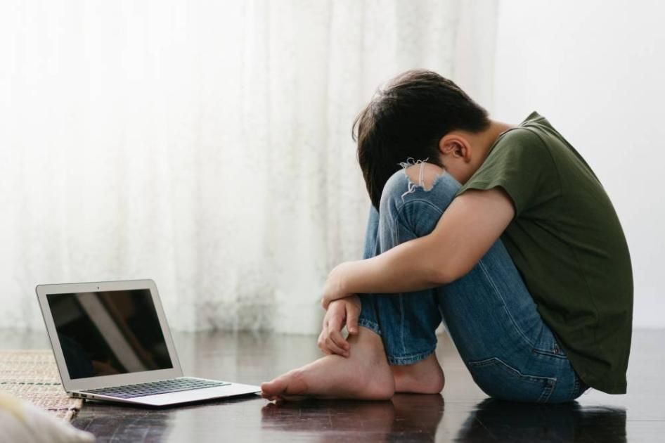 «الداخلية» تحذر من استدراج الأطفال عبر وسائل التواصل