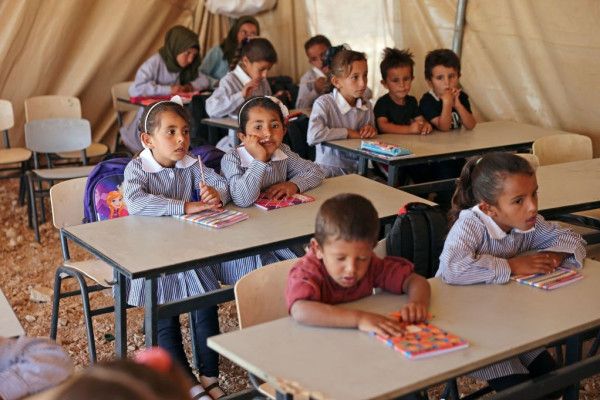 "التربية" تطلق مدرستين تعويضيتين لطلبة مدارس قطاع غزة