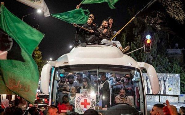 توتر حول الأسرى: ويتكوف وعد بالضغط للإفراج عن أسرى كبار وتراجع بعد لقاء نتنياهو