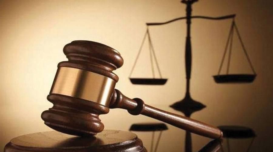يدير عقارات مشتركة ويستولي على عوائدها منذ التسعينات