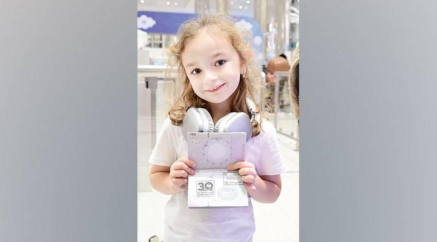 التأشيرات وختم الدخول يتزينان بشعار «ثلاثين القرية العالمية»