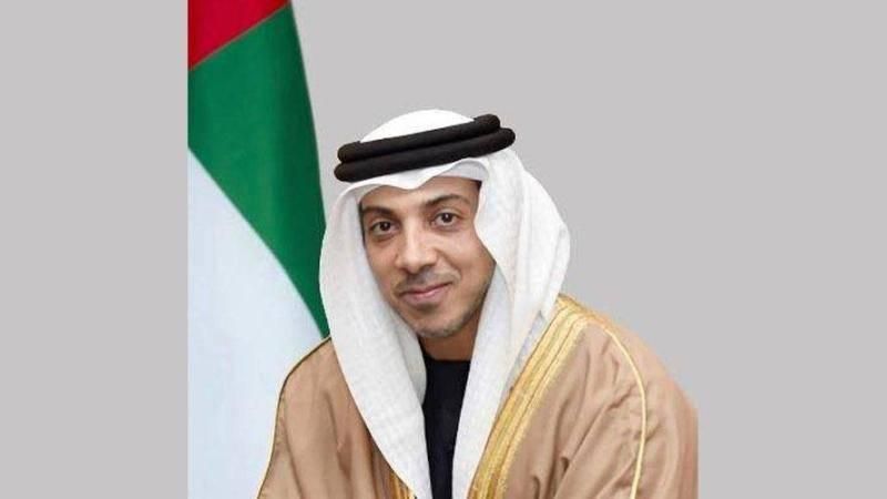منصور بن زايد يصل مصر للمشاركة في قمة شرم الشيخ للسلام