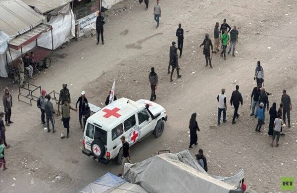الجيش الإسرائيلي يتسلم أول دفعة من المحتجزين ضمن صفقة التبادل