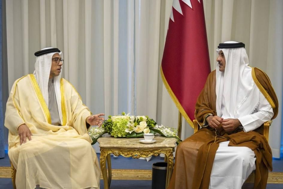 منصور بن زايد يبحث مع أمير قطر سبل تعزيز التعاون