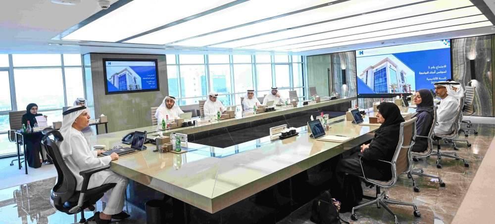 جامعة حمدان الذكية تبحث برامجها المستقبلية