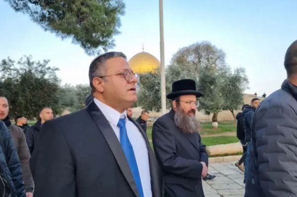 المتطرف "بن غفير" يقود اقتحام المستوطنين للمسجد الأقصى