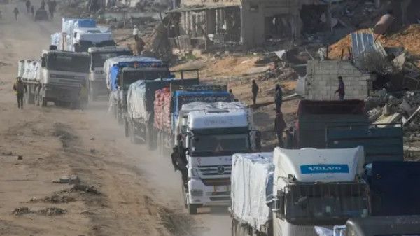 (هيئة البث الإسرائيلية): 600 شاحنة مساعدات ستدخل إلى قطاع غزة