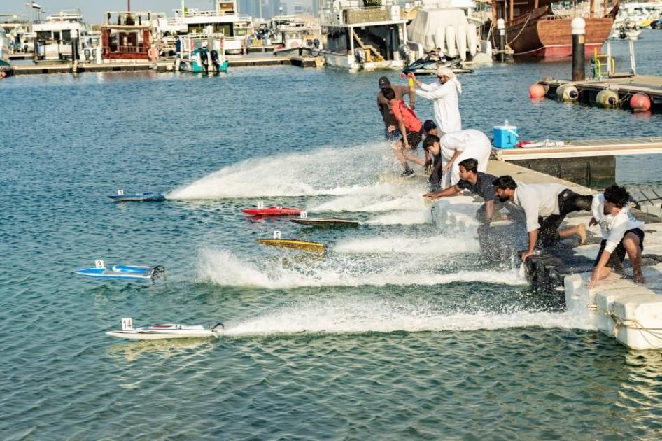 أبطال الإمارات يشاركون في بطولة الكويت الدولية للزوارق اللاسلكية