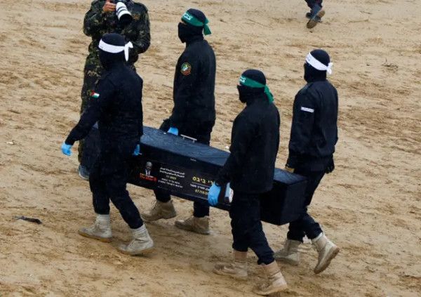(حماس): نتابع تنفيذ اتفاق تسليم الجثامين ونطالب الوسطاء بإلزام الاحتلال بتعهداته