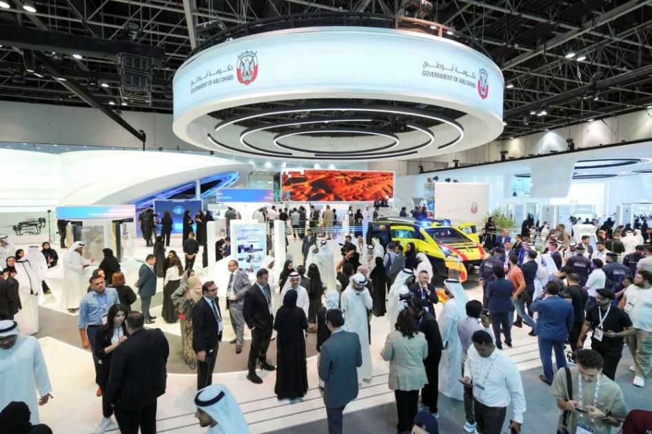 حكومة أبوظبي تطلق منصة «الذكاء الاصطناعي في صندوق»