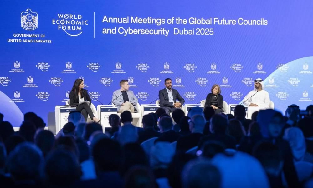 العلماء: الإمارات نموذج ملهم بتوظيف التحول الرقمي