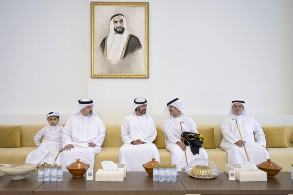 خليفة بن طحنون يحضر حفل زفاف ظافر الأحبابي