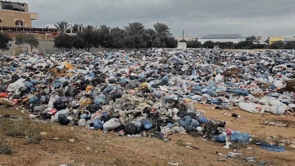 بلدية غزة: أكثر من ربع مليون طن نفايات متراكمة والأمراض تنتشر بالمدينة