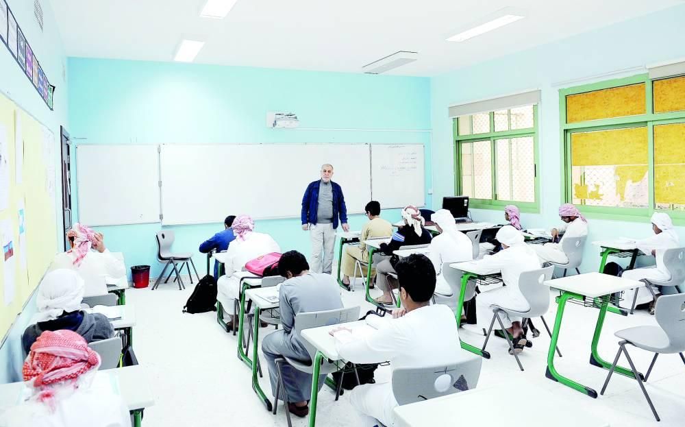 مدارس حكومية وخاصة تستأنف الدراسة غداً