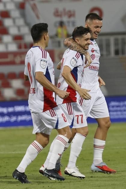 كورونادو وماناي يعيدان ابتسامة «الملك»
