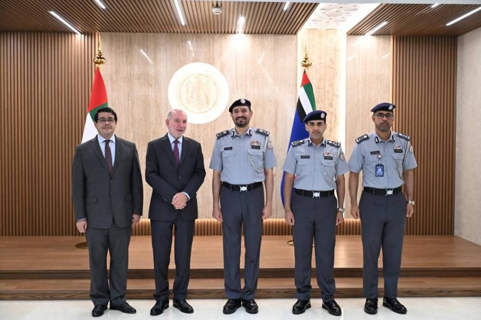 شرطة أبوظبي تبحث مع وفد من سفارة المكسيك تعزيز التعاون