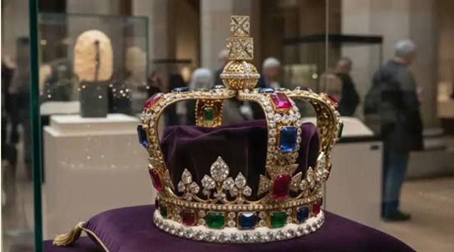 العثور على تاج الإمبراطورة أوجيني المرصع بـ1354 ماسة بعد سرقته من متحف اللوفر