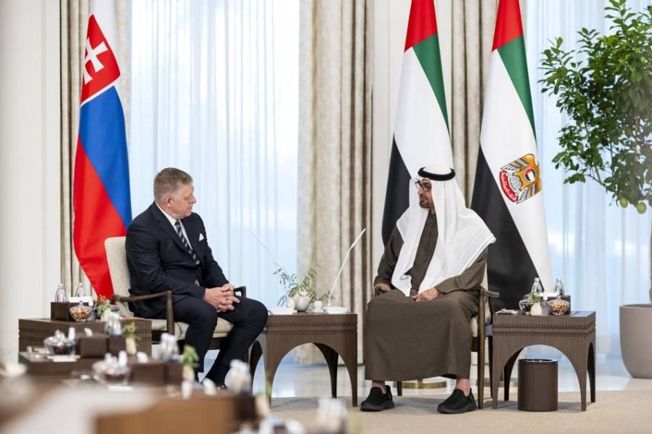 محمد بن زايد ورئيس وزراء سلوفاكيا: تعزيز الحوار والدبلوماسية لمعالجة القضايا والأزمات