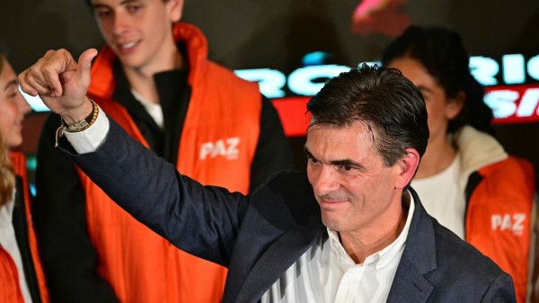 بوليفيا تنتخب رودريغو باز رئيسا وتنهي حكم اليسار الاشتراكي