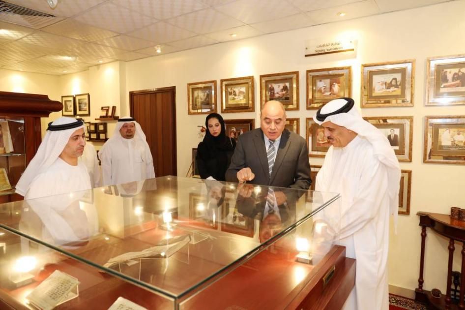 وزير بحريني يشيد بدور مركز جمعة الماجد في حفظ التراث الإنساني