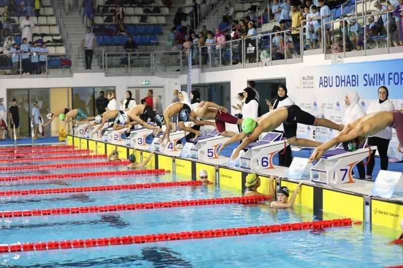 600 سباح وسباحة في النسخة الأولى من بطولة رعاية المواهب