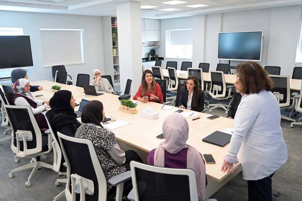 جامعة الشارقة و«إيلي ليلي» تبحثان تطوير مبادرات مشتركة