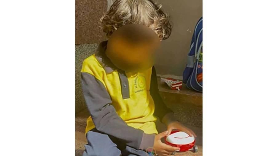 «قُتلت على يد والده».. مشهد صادم لطفل ينتظر أمام المشرحة جثمان والدته في مصر