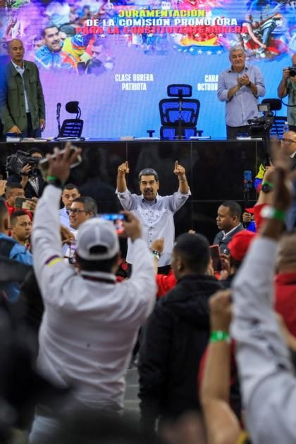 مادورو مخاطباً واشنطن.. «لا لحرب مجنونة»