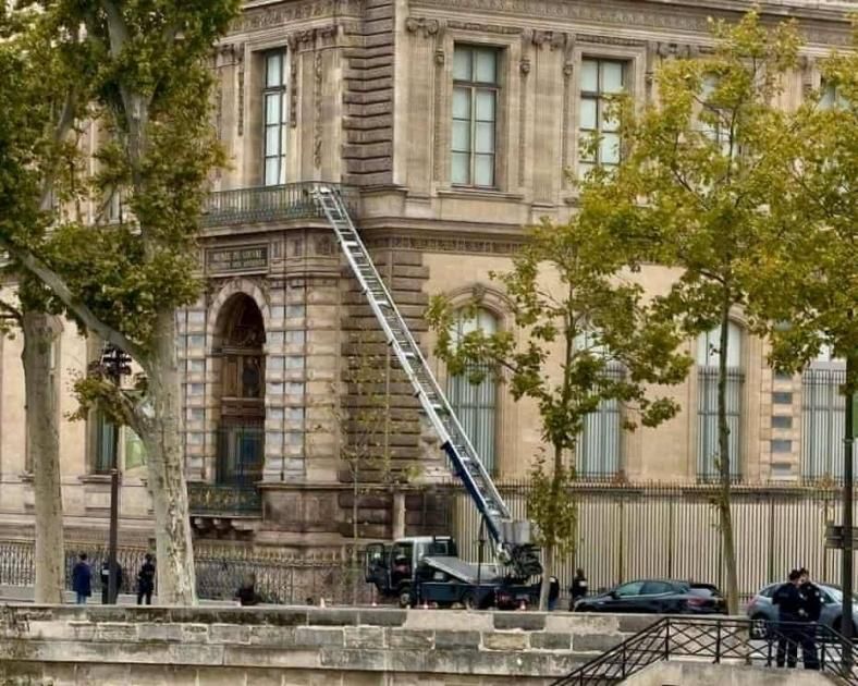 بعد سرقة اللوفر.. الشركة الألمانية تستغل الحادثة لترويج رافعتها: «تحرك بسرعة»