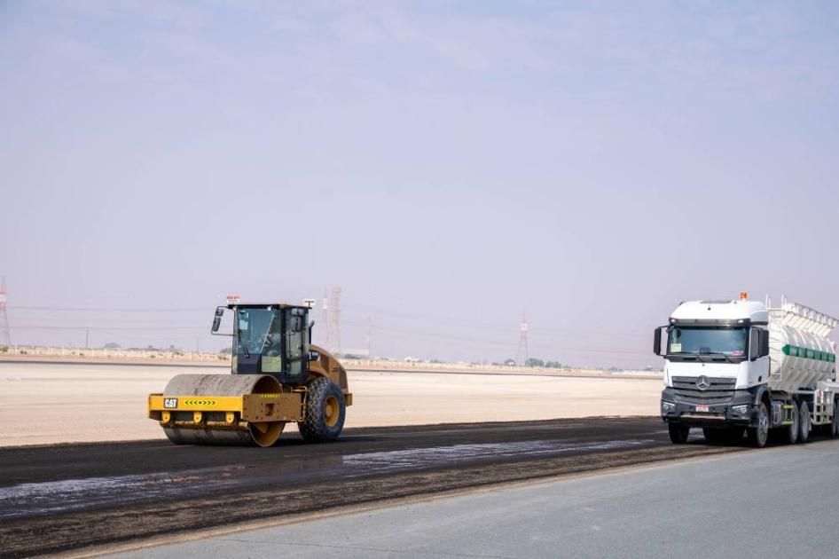 بلدية الظفرة تطور طريق مضمار سباق الهجن في مدينة زايد