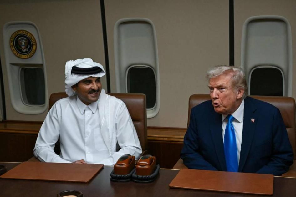 ترامب يلتقي أمير قطر على متن الطائرة الرئاسية لمناقشة وقف النار بغزة