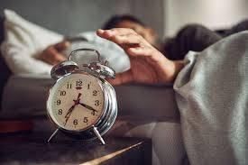 بدء العد التنازلي للتوقيت الشتوي بمصر.. كيف تتجنب مخاطر تغيير الساعة؟