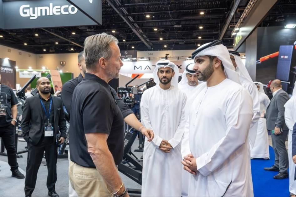 منصور بن محمد يشهد معرض دبي الدولي للياقة البدنية