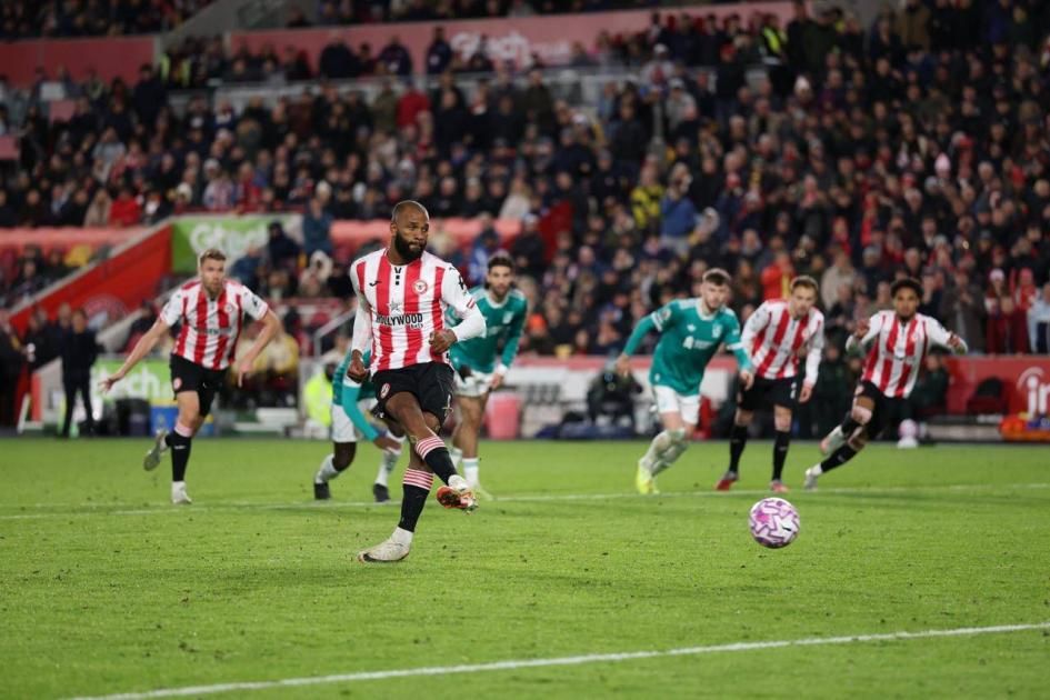محمد صلاح يفك صيامه بهدف رائع .. ليفربول يسقط أمام برينتفورد 2-3