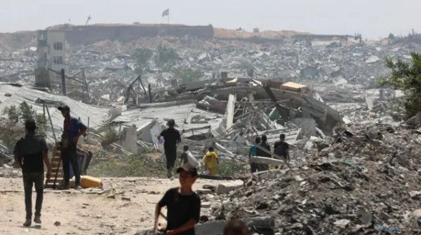 (هآرتس): الجيش نقل مخلفات بناء ونفايات من غلاف غزة إلى داخل القطاع