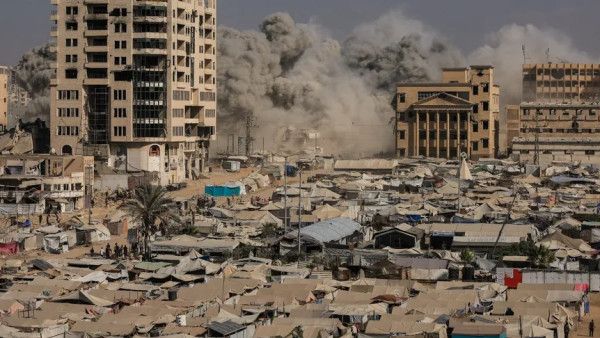 استشهاد طفلة وإصابة آخرين بانهيار منزل في مدينة غزة