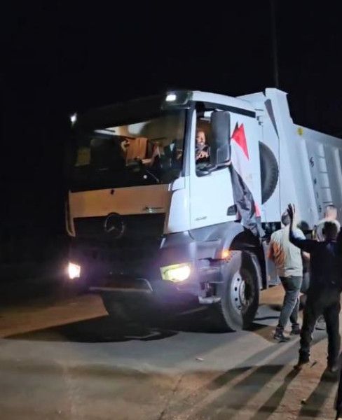فيديو: دخول فريق مصري إلى غزة لدعم جهود البحث عن جثث المحتجزين الإسرائيليين