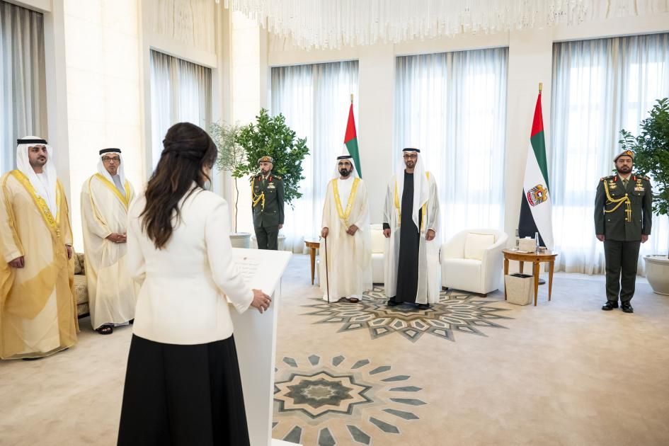أمام رئيس الدولة وبحضور نائبيه.. 3 وزراء في حكومة الإمارات يؤدون اليمين الدستورية (فيديو)