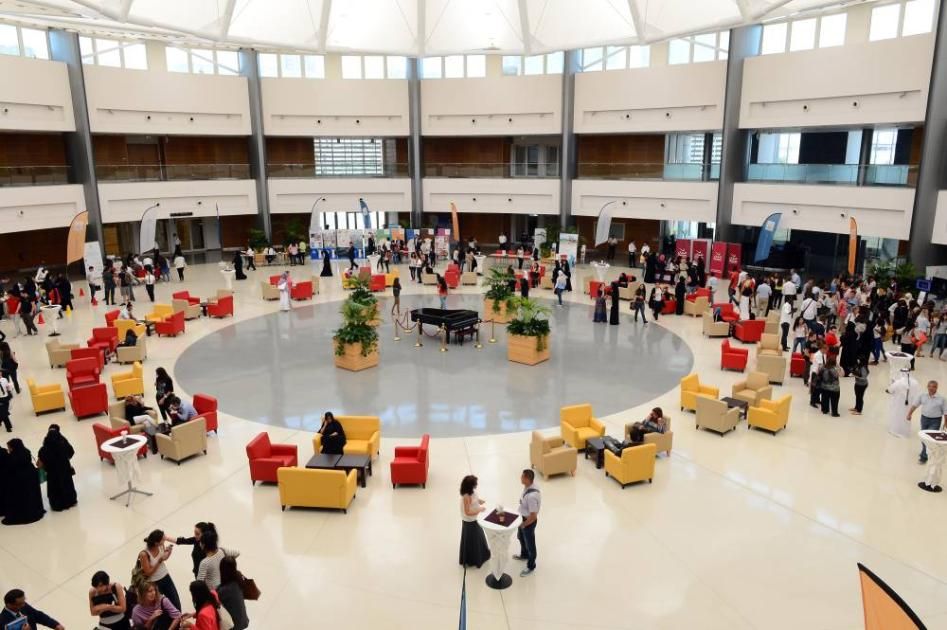 الوقت والتخصص والتنسيق.. تحديات طلبة الجامعات في التدريب الميداني