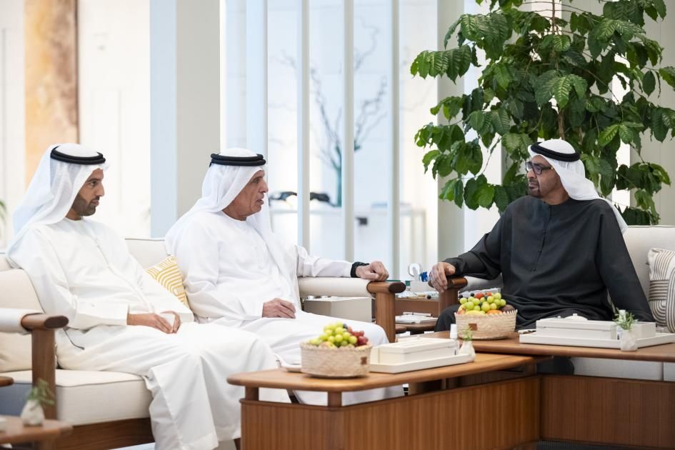 محمد بن زايد وسعود بن صقر يبحثان شؤون الوطن والمواطن