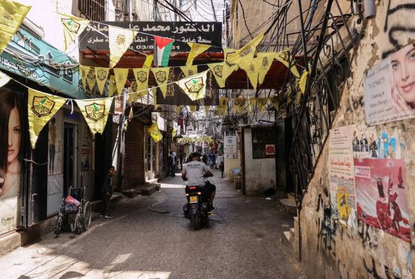 مقتل شاب لبناني بالخطأ في مخيم شاتيلا يثير غضباً لبنانياً واسعاً