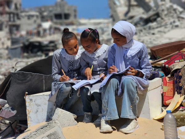 "التربية":أكثر من 20 ألف طالب و1037 معلما استُشهدوا منذ بدء العدوان على غزة والضفة