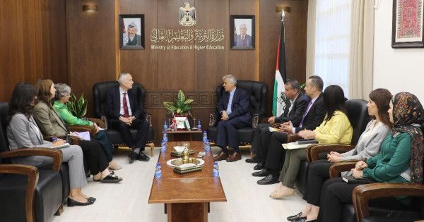 برهم يبحث مع وفد بريطاني تعزيز الشراكة وتطوير التعليم في فلسطين