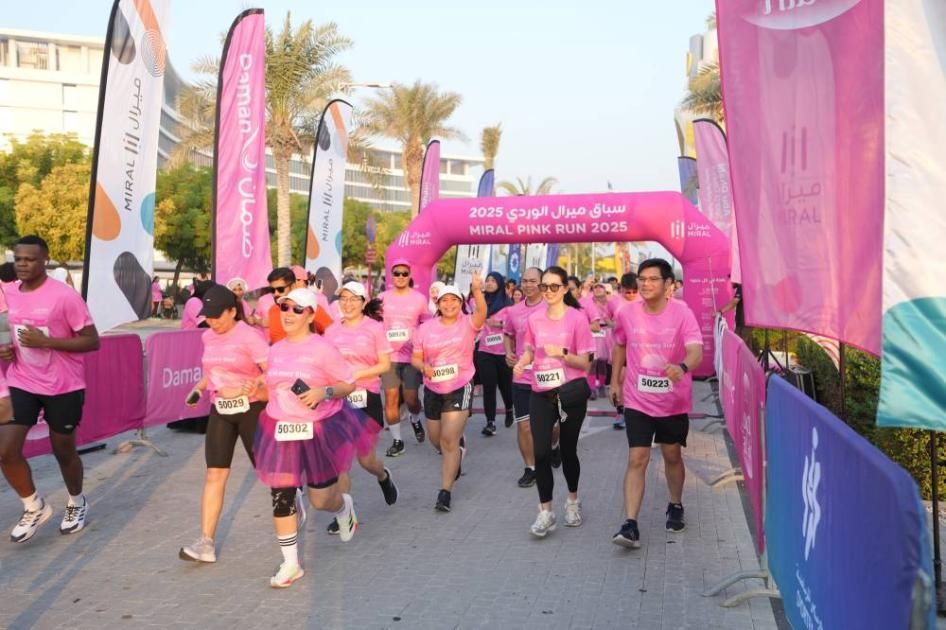 سباق «ميرال الوردي» يجمع 3000 مشارك في أبوظبي للتوعية بسرطان الثدي