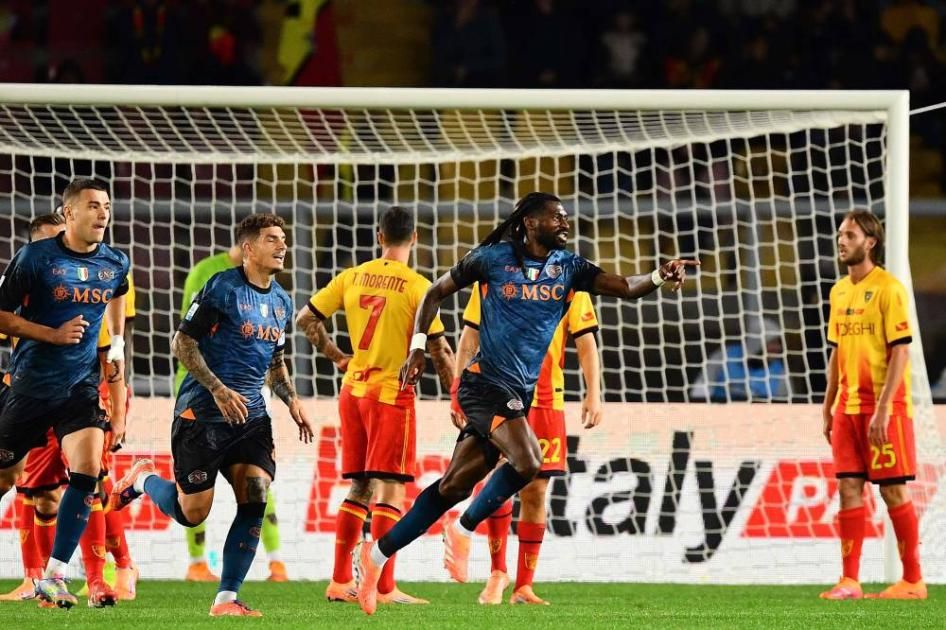 نابولي ينفرد بصدارة الدوري الإيطالي.. وميلان يواصل النزف