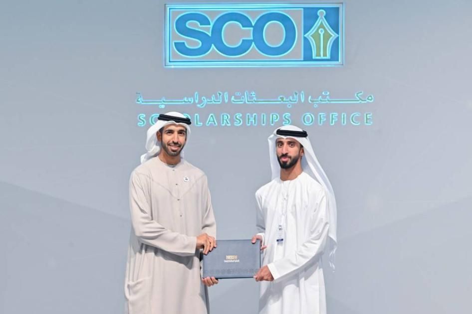 شخبوط بن نهيان يشهد تخريج طلبة مكتب البعثات الدراسية المتميّزين علمياً