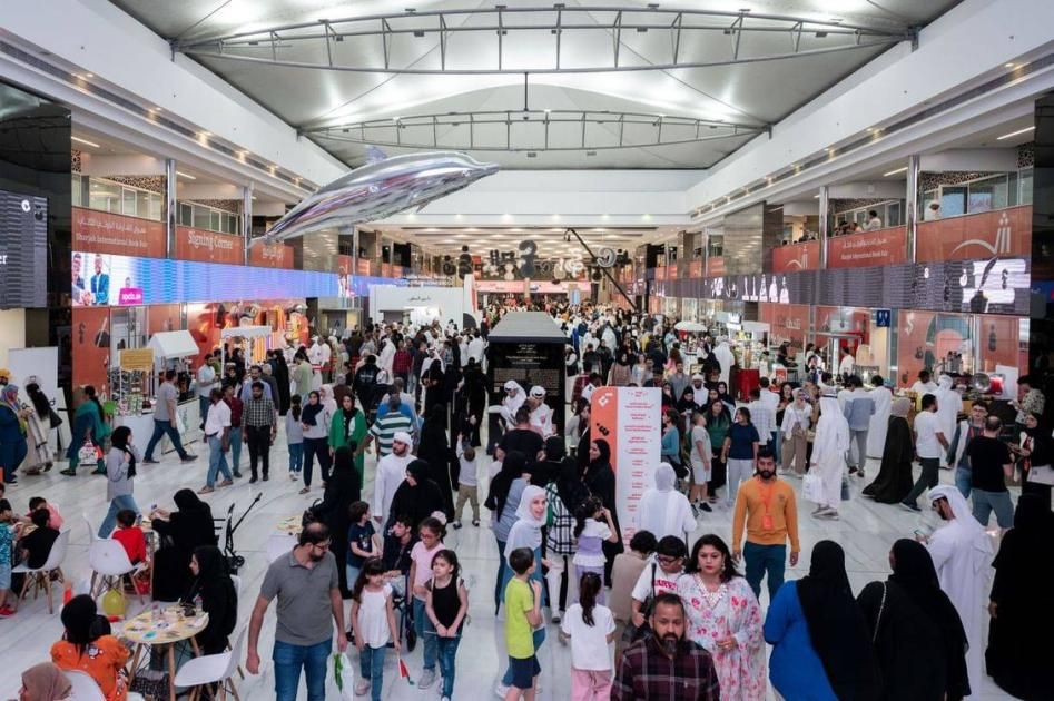 «الشارقة للكتاب 2025».. محطات مبتكرة لعشاق البودكاست والمسرح والتواصل الاجتماعي