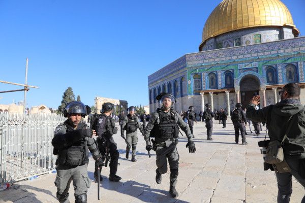 الاحتلال يغلق مدينة القدس والمحافظة تحذر من مخططات جماعات "الهيكل" المزعوم